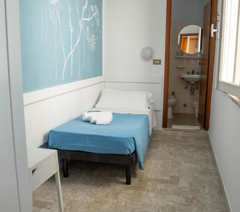 Standard Single Room,1495307551:JPEG